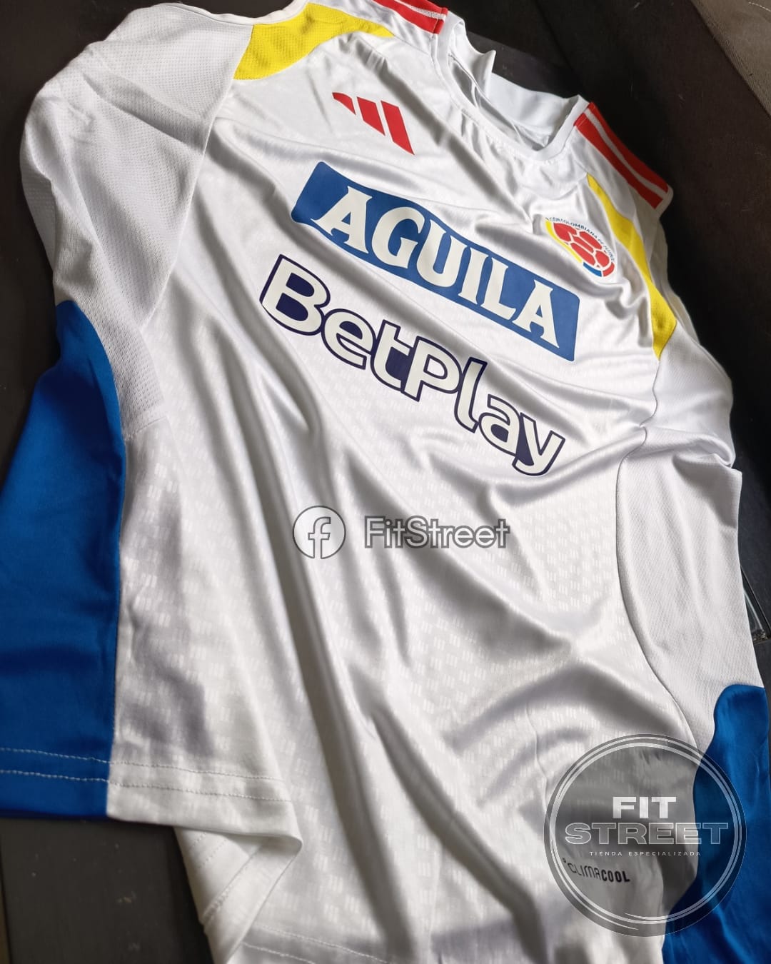 Músculosa Entrenamiento Selección Colombia Blanca 2026 Con Patrocinios - Imagen 3