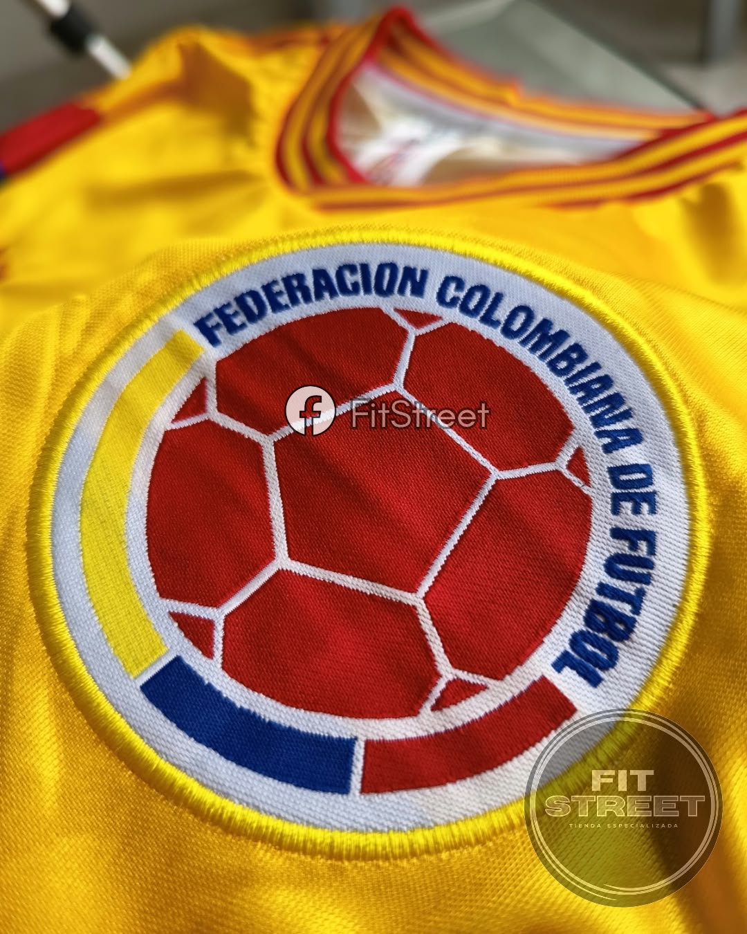 Camiseta Retro Colombia 1990 Amarilla N.° 10 - Imagen 5