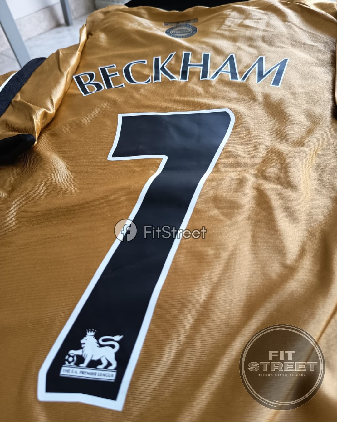 Camiseta Retro - Manchester United Centenary Year 1902–2002 – Doble Faz Beckham N.º 7 - Imagen 10