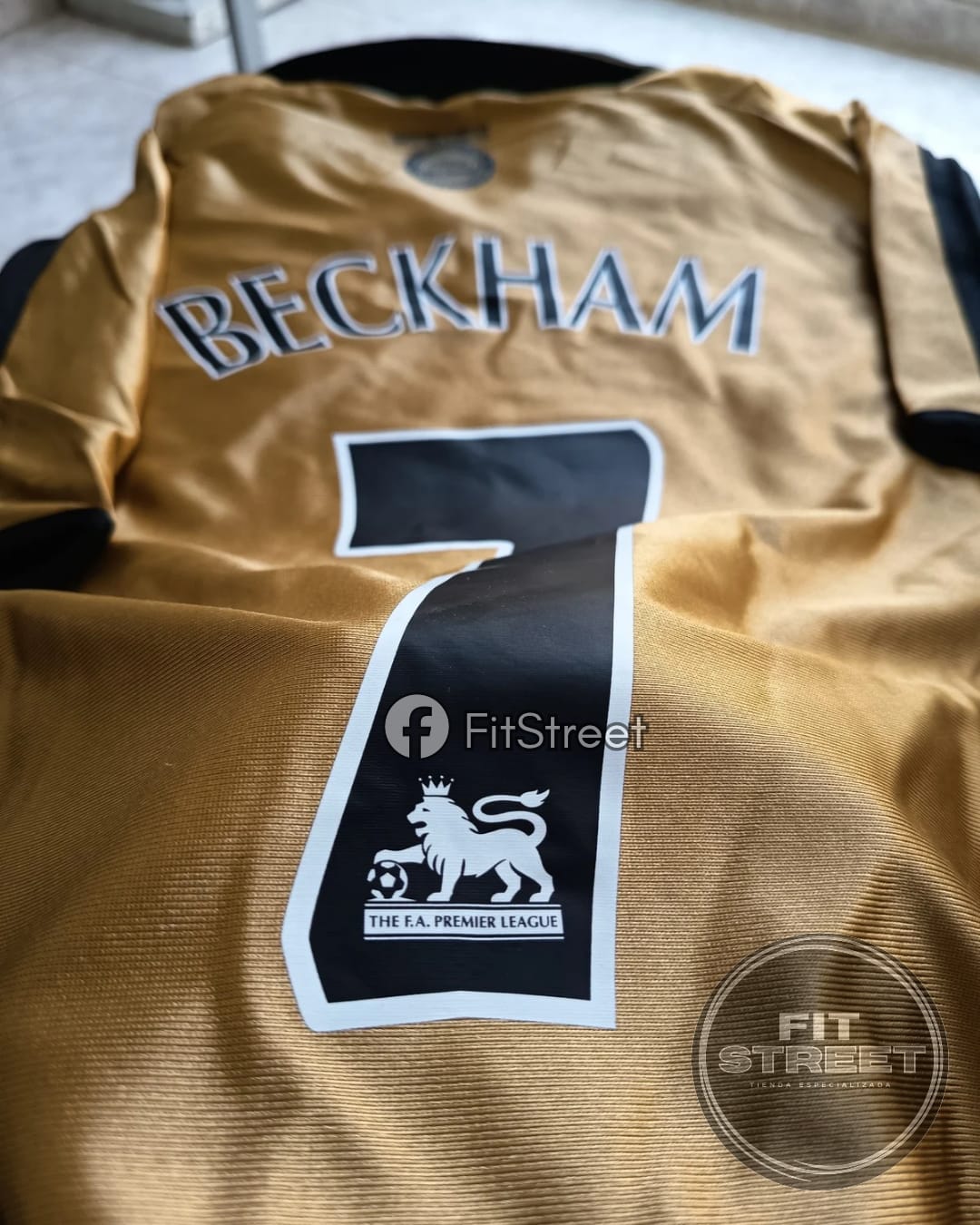 Camiseta Retro - Manchester United Centenary Year 1902–2002 – Doble Faz Beckham N.º 7 - Imagen 9
