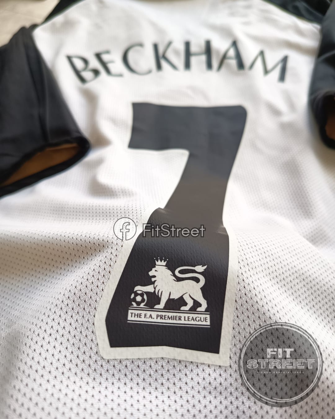 Camiseta Retro - Manchester United Centenary Year 1902–2002 – Doble Faz Beckham N.º 7 - Imagen 18