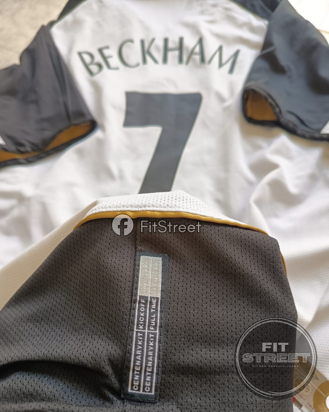 Camiseta Retro - Manchester United Centenary Year 1902–2002 – Doble Faz Beckham N.º 7 - Imagen 19